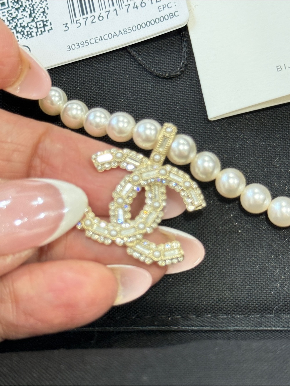 CHANEL Gold, White Pearl Necklace with Crystal CC Pendant 22K - Picture 6 of 10